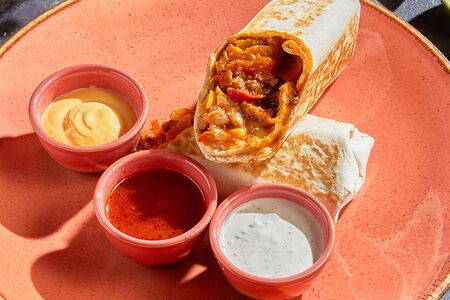 Буррито с говядиной и овощами