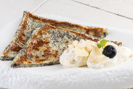 Маковый с творожным кремом