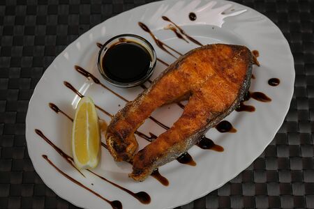 Стейк из семги на углях