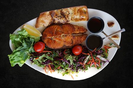 Стейк из лосося на углях