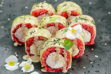 Большой ролл Барби с авокадо