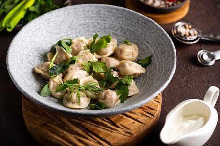 Пельмени домашние со сметаной