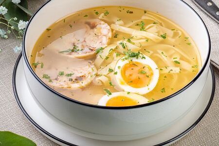 Суп из домашней лапши и куриного рулета