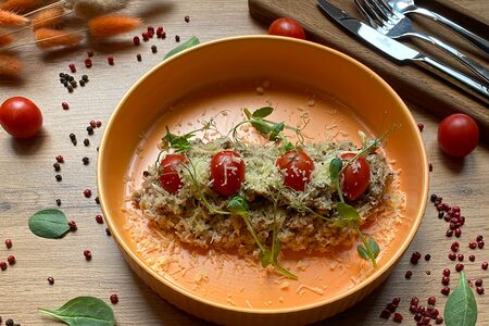 Сливочная греча с беконом и вешенками