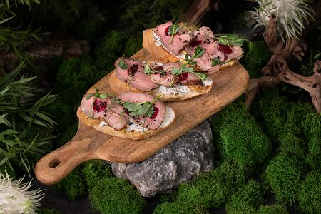 Брускетта с ростбифом