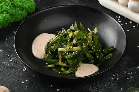 Зеленый салат с чукой