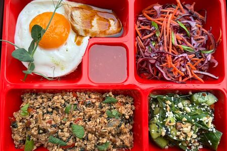 Бенто Чикен Базил