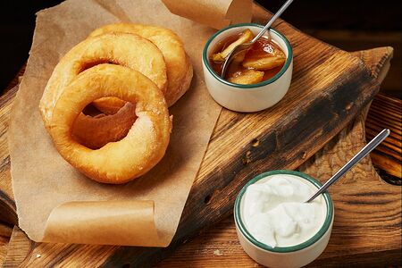 Пончики с сахарной пудрой и ванилью