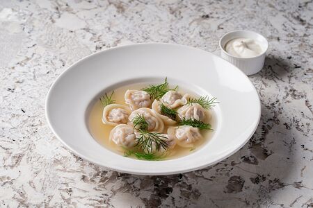 Домашние пельмени с бульоном