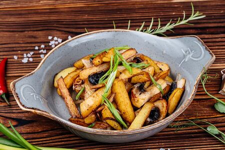 Жареный картофель по-домашнему