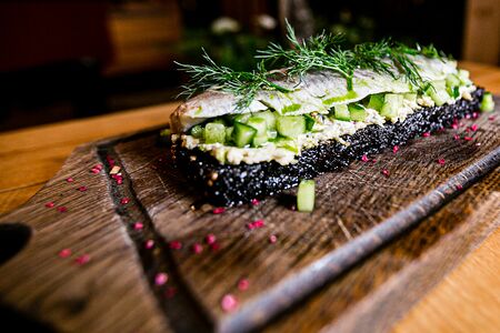 Брускетта с сельдью