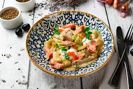 Картофельные галушки с лососем