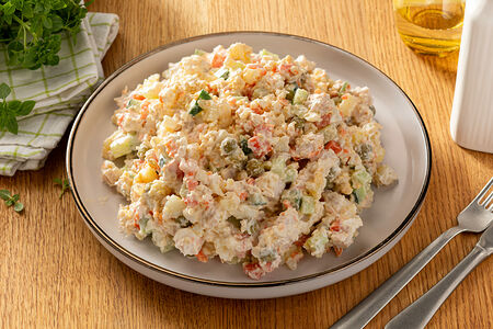 Большая порция Оливье с курицей