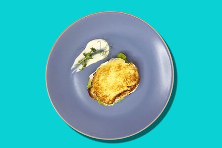 Картофельные драники с беконом в сливочном соусе