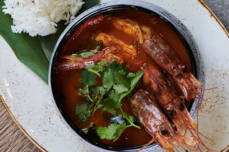 Том ям кинг с лангустинами на гриле