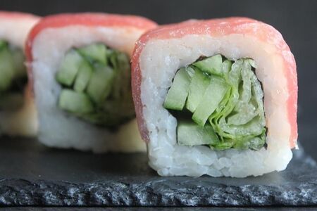 Ролл с тунцом