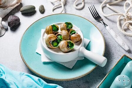 Улитки винoградные по-бургундски