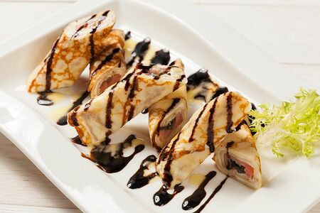 Рулетики с копченой семгой