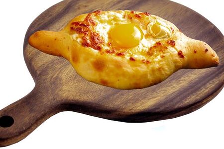 Хачапури по-аджарски с яйцом