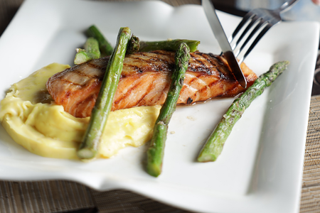 Стейк из лосося