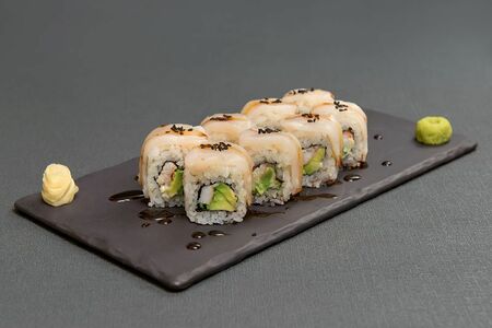 Ролл с гребешком и креветкой