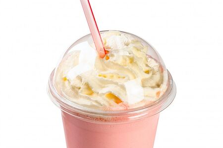 Коктейль молочный клубничный