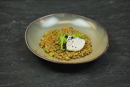 Каша из полбы с авокадо муссом