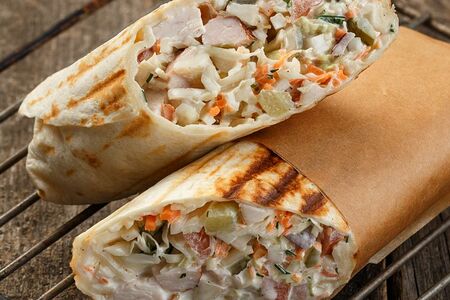 Шаверма с курицей в лаваше