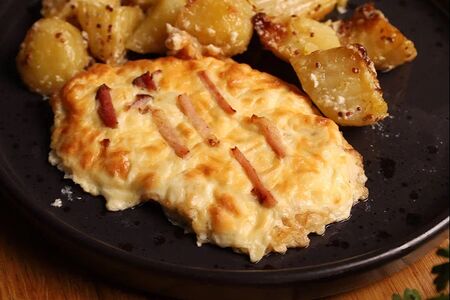 Отбивная куриная с беконом