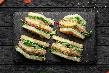 Сэндвич с салями