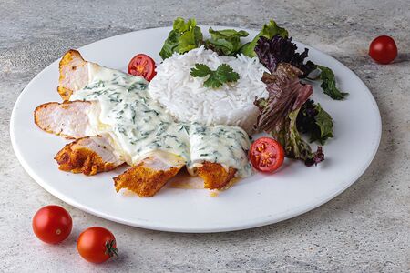 Куриное филе в сливочно-шпинатном соусе