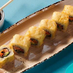 Горячий ролл с лососем терияки