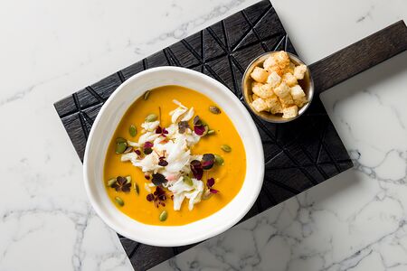 Тыквенный крем-суп с крабом