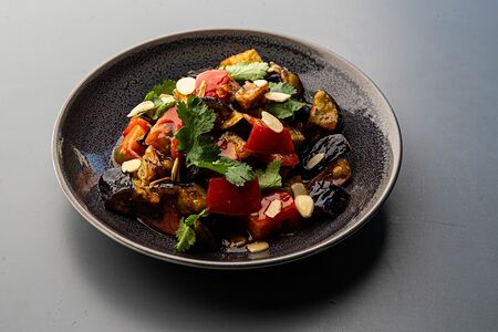 Салат с хрустящими баклажанами