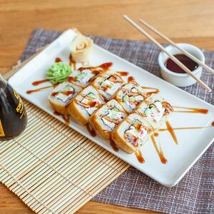 Ролл с королевской креветкой в темпуре