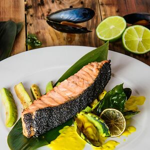 Лосось в маковой корочке