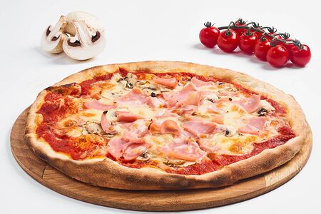 Пицца с ветчиной и грибами