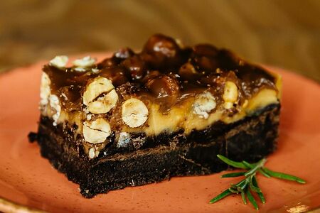 Брауни карамель-фундук