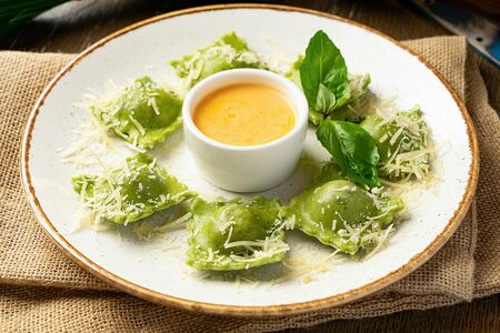 Равиоли с сыром рикотта и шпинатом