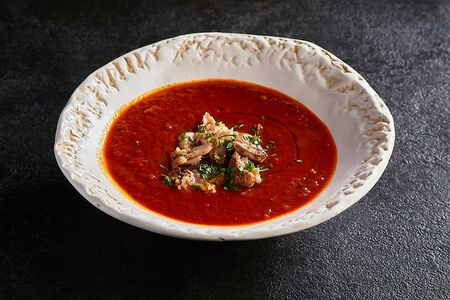 Томатный суп с рваной свининой