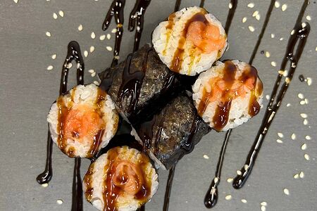 Маки с лососем