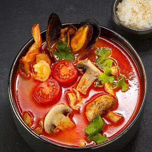 Том ям с морепродуктами