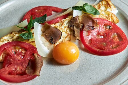 Омлет с рикоттой и черным трюфелем