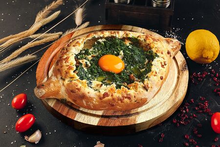 Хачапури по-аджарски со шпинатом