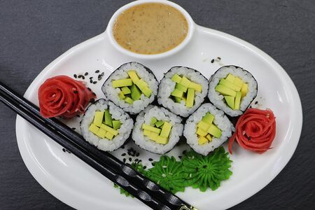 Мини-ролл с авокадо