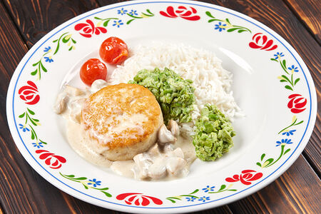 Куриная котлета по-домашнему с рисом