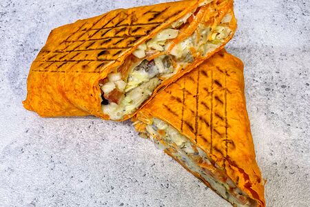 Сырная шаурма с шашлыком из курицы макси