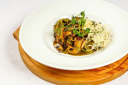 Пенне с телячьими щечками, перец халапеньо