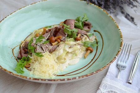 Паста с ростбифом и вяленными томатами