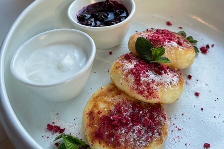 Ванильные сырники со сметаной